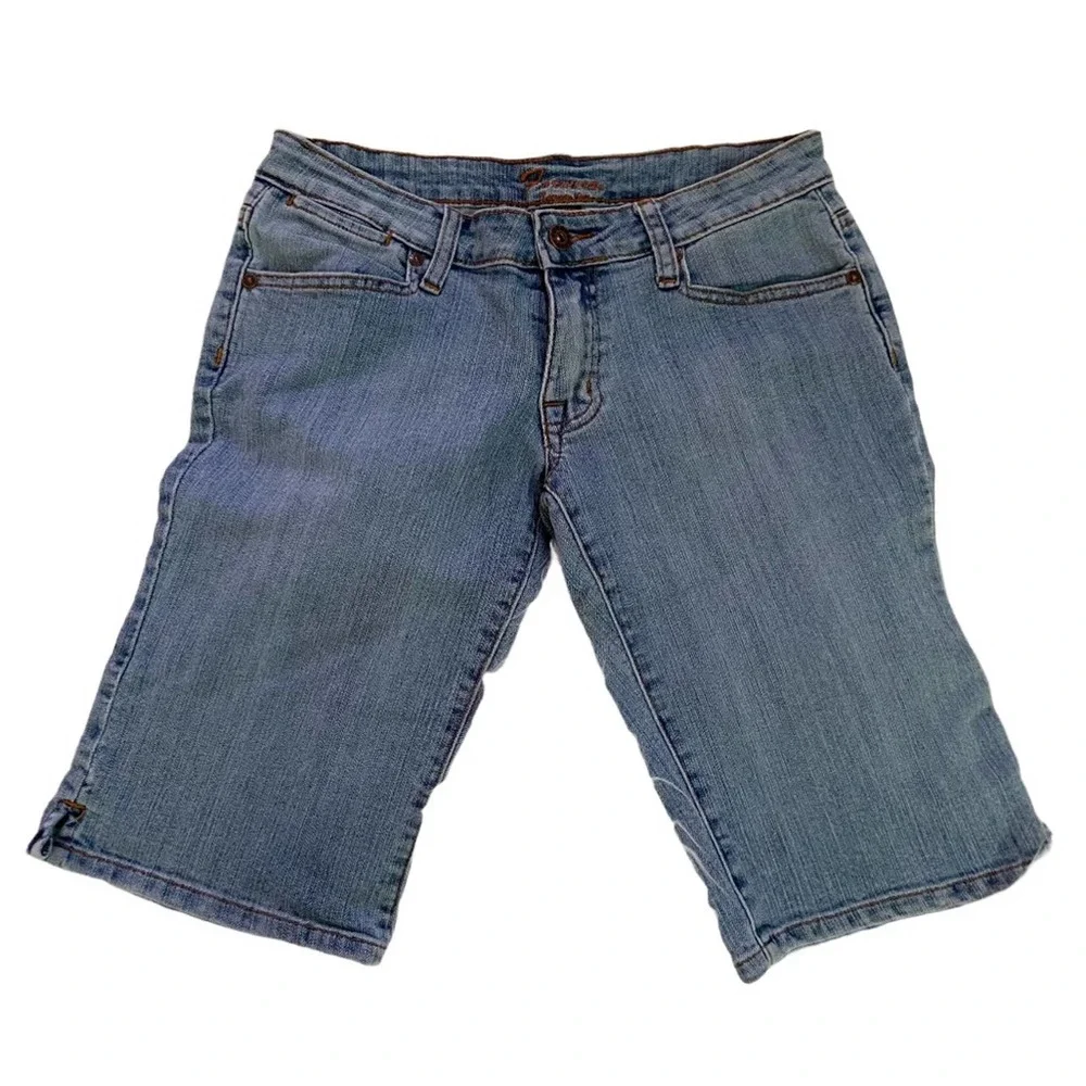 Forever 21 Light Wash Jean Bermuda Shorts Size 5